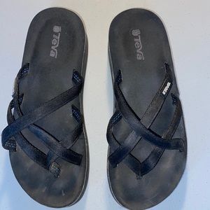 TEVA sz S/M black platform flip flops
